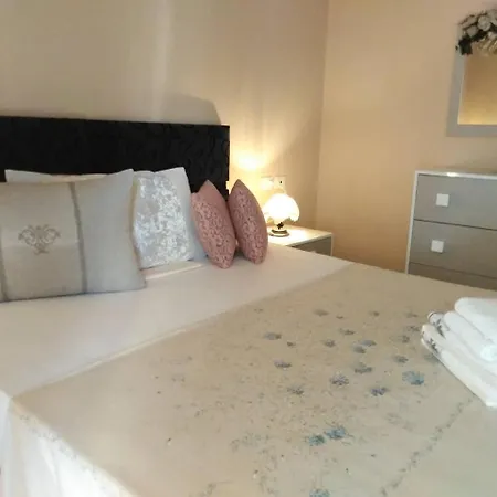 Jelena's Luxury 4* Sarandë