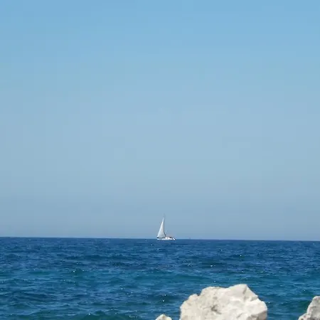 Jelena's Luxury 아파트호텔 Sarandë