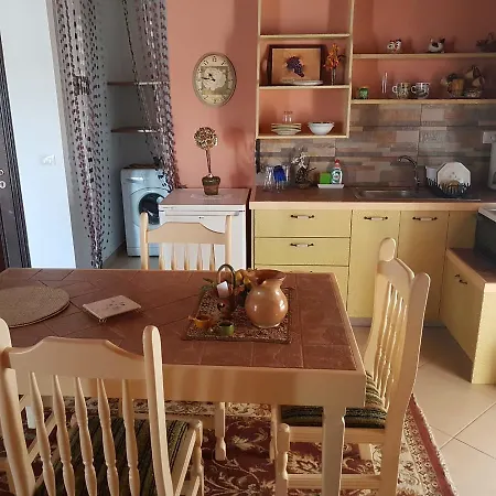 Jelena's Luxury 4* Sarandë