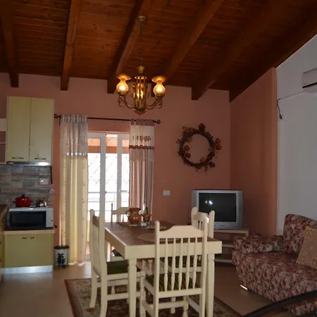 Jelena's Luxury 4* Sarandë