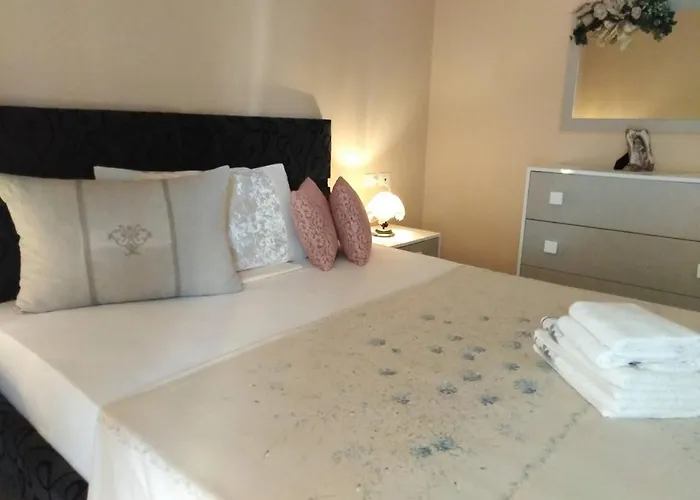 Jelena's Luxury 4* Sarandë